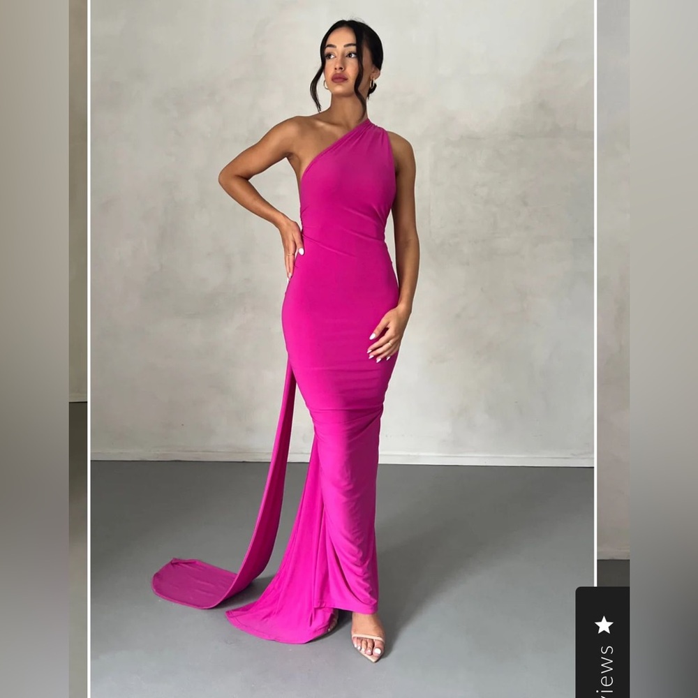 NEW NEVER WORN MELANI THE LABEL BACKLESS GOWN
